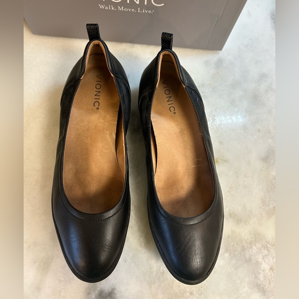 Vionic Jacey Women's Leather Slip-on Wedge Shoe. Black. Women’s US size 10 - Picture 3 of 10